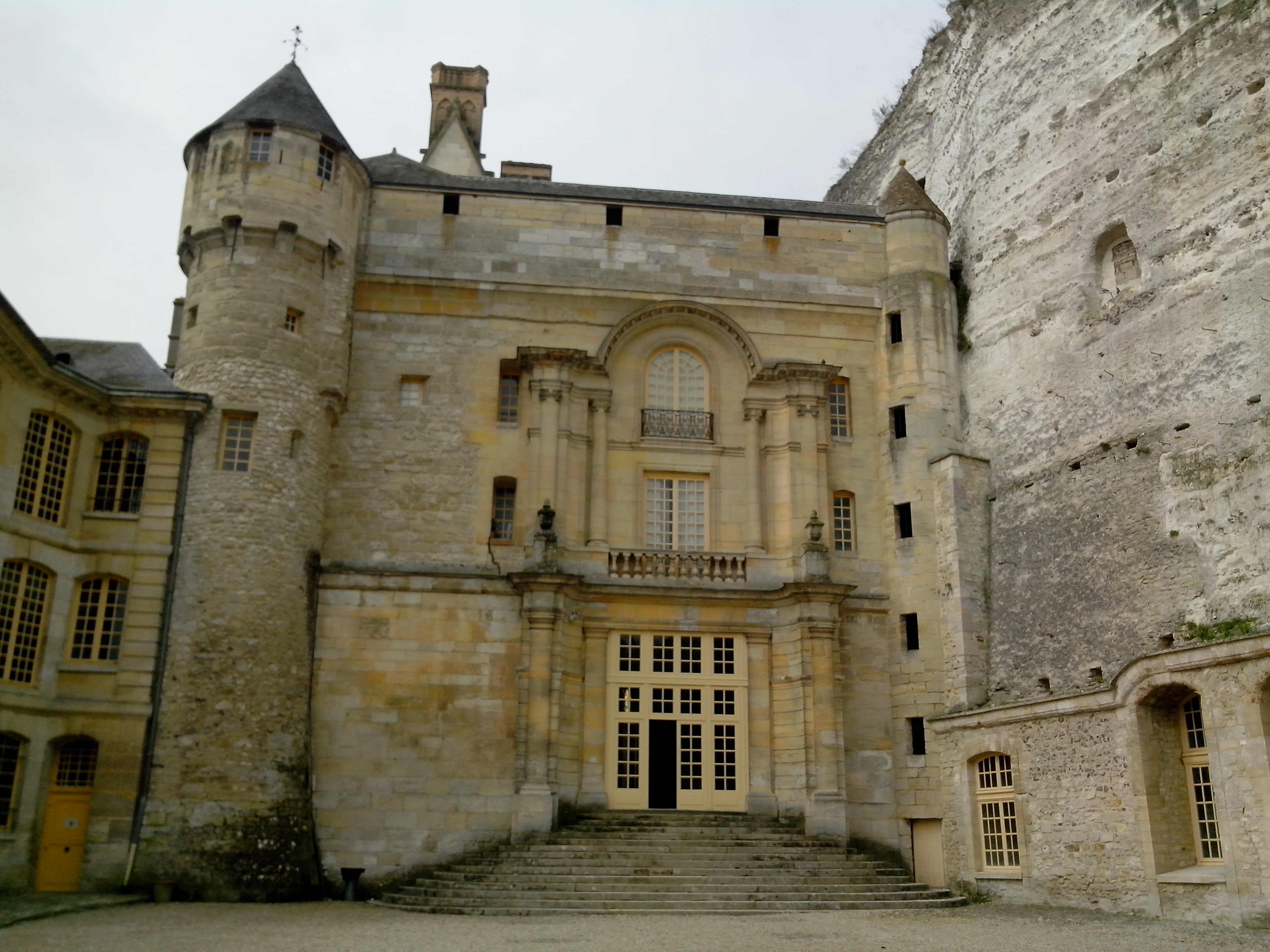 Entrée du château de La RocheGuyon