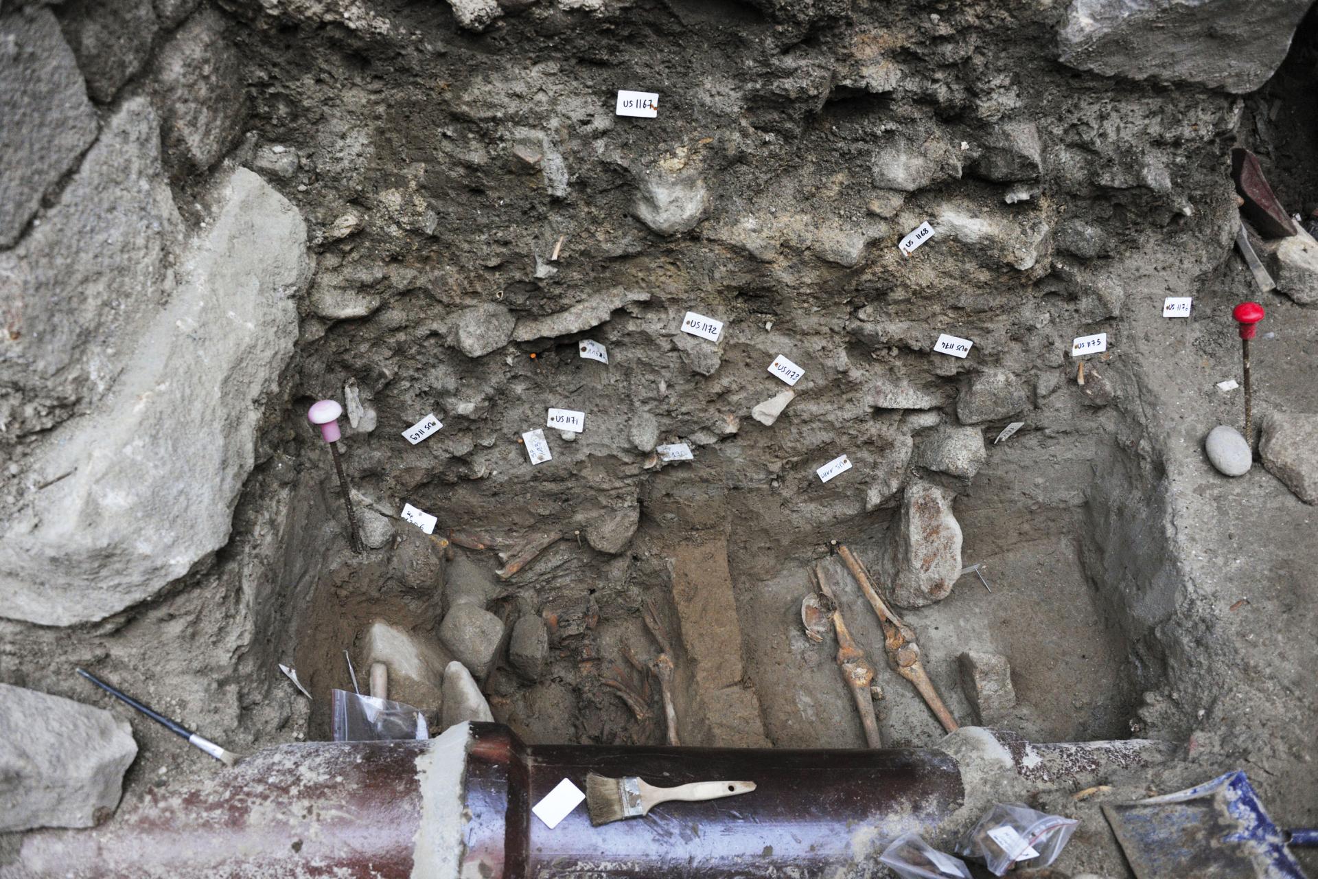 Au total, les archéologues ont mis au jour une trentaine de sépultures, sur plusieurs niveaux. © Emmanuelle Collado, Inrap