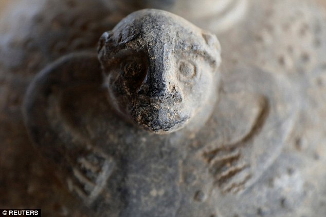 Potterie découverte sur le site archéologique de Tucume au Pérou - Reuter/Guadalupe Pardo
