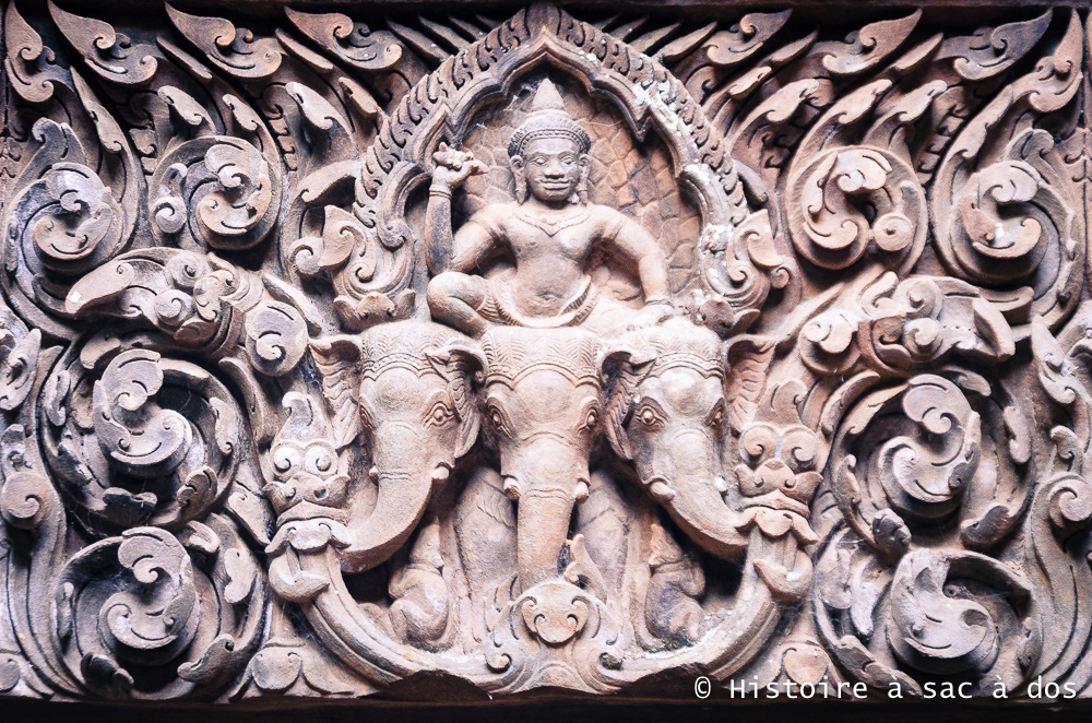 Dieu hindouiste Indra chevauchant sa monture, l’éléphant Airavata. Wat Phu, Laos