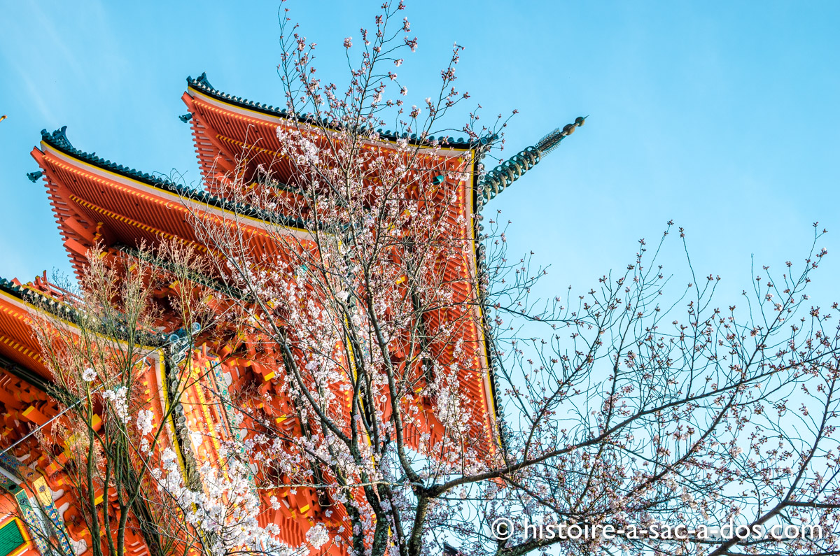 Temple de Kiyomizu Dera, Kyoto, Japon. Le bâtiment d'origine fut construit au Xème siècle mais l'édifice que l'on peut aujourd'hui admirer remonte au XVIIème siècle. 
