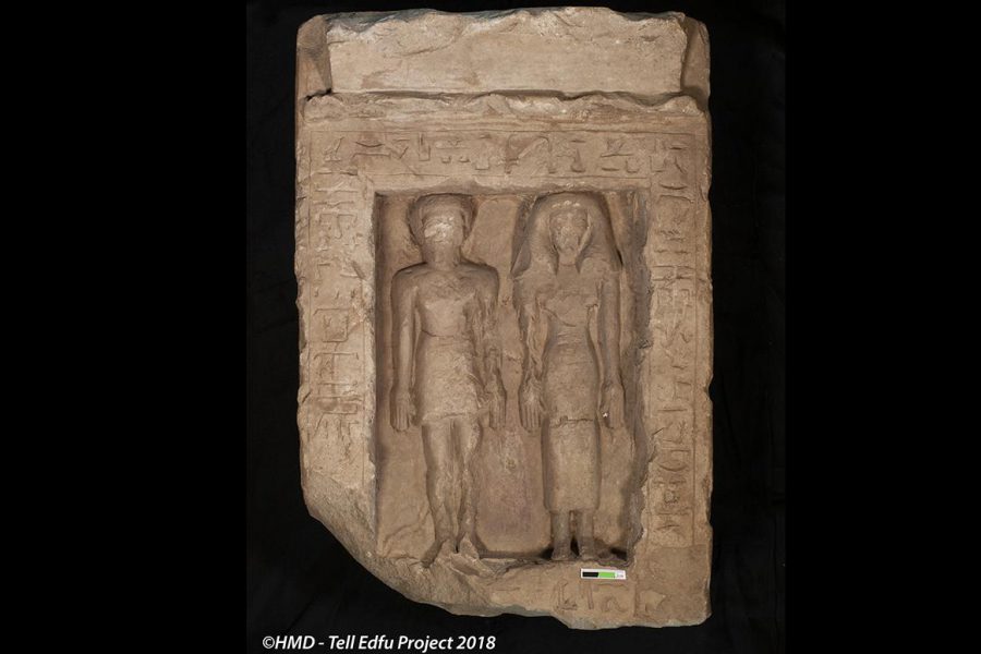 Tell Edfu projet - Les statues d'un couple égyptien volontairement vandalisées