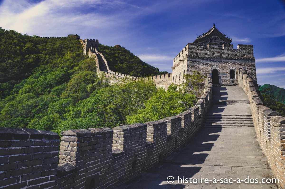 Histoire de la Muraille de Chine. Section Mutianyu construite sous les Ming au XVè et XVIè siècle, près de Pékin.