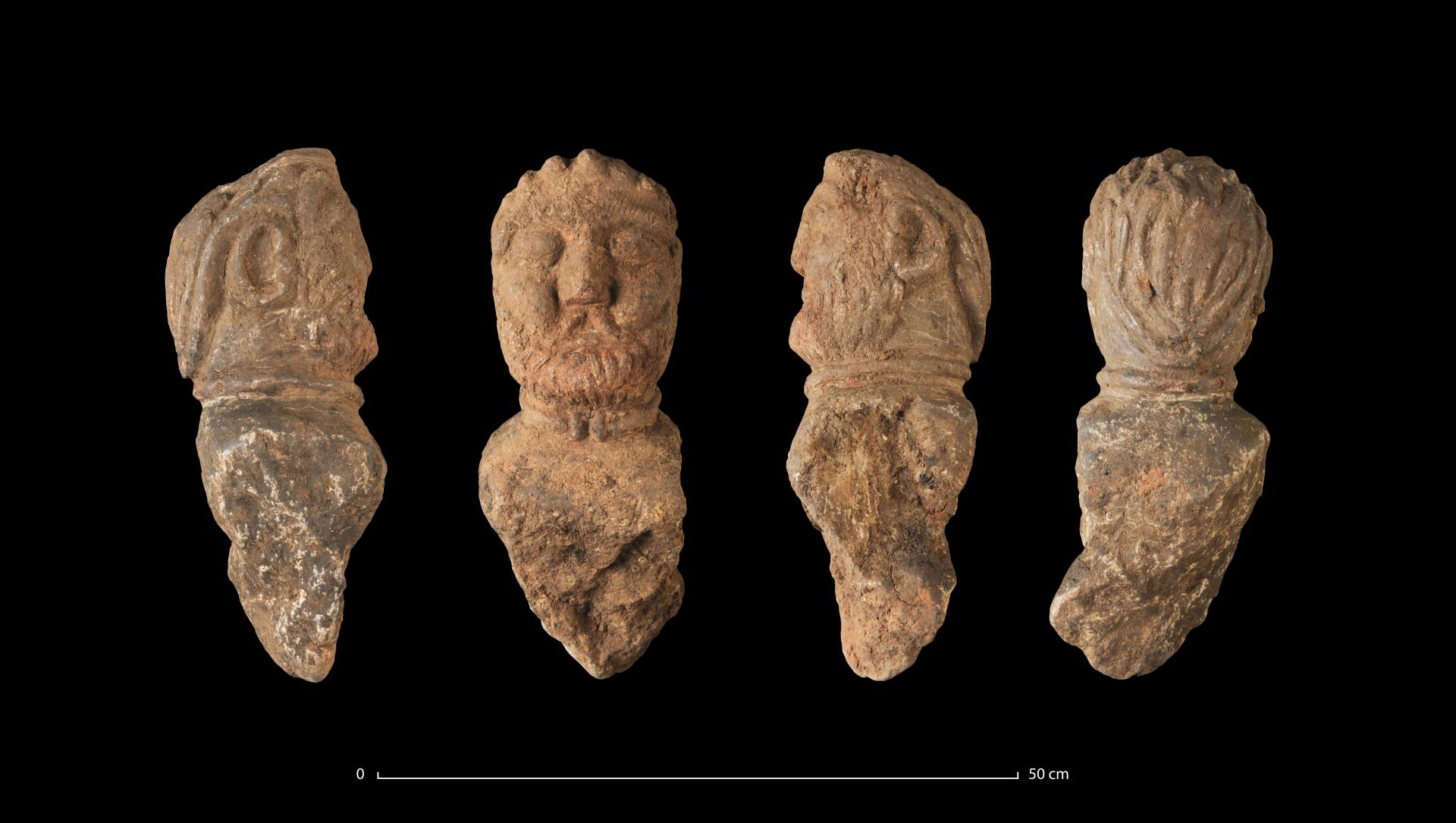 Cuatro vistas del busto de un aristócrata galo con torque, enterrado en una fosa, siglo I a.C. © Emmanuelle Collado, Inrap